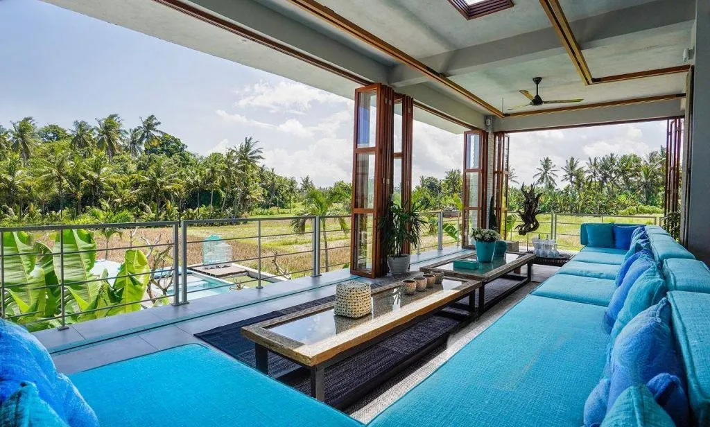 Вилла с участком 1,640 м² и бассейном 17 м (Kediri) — Photo 2